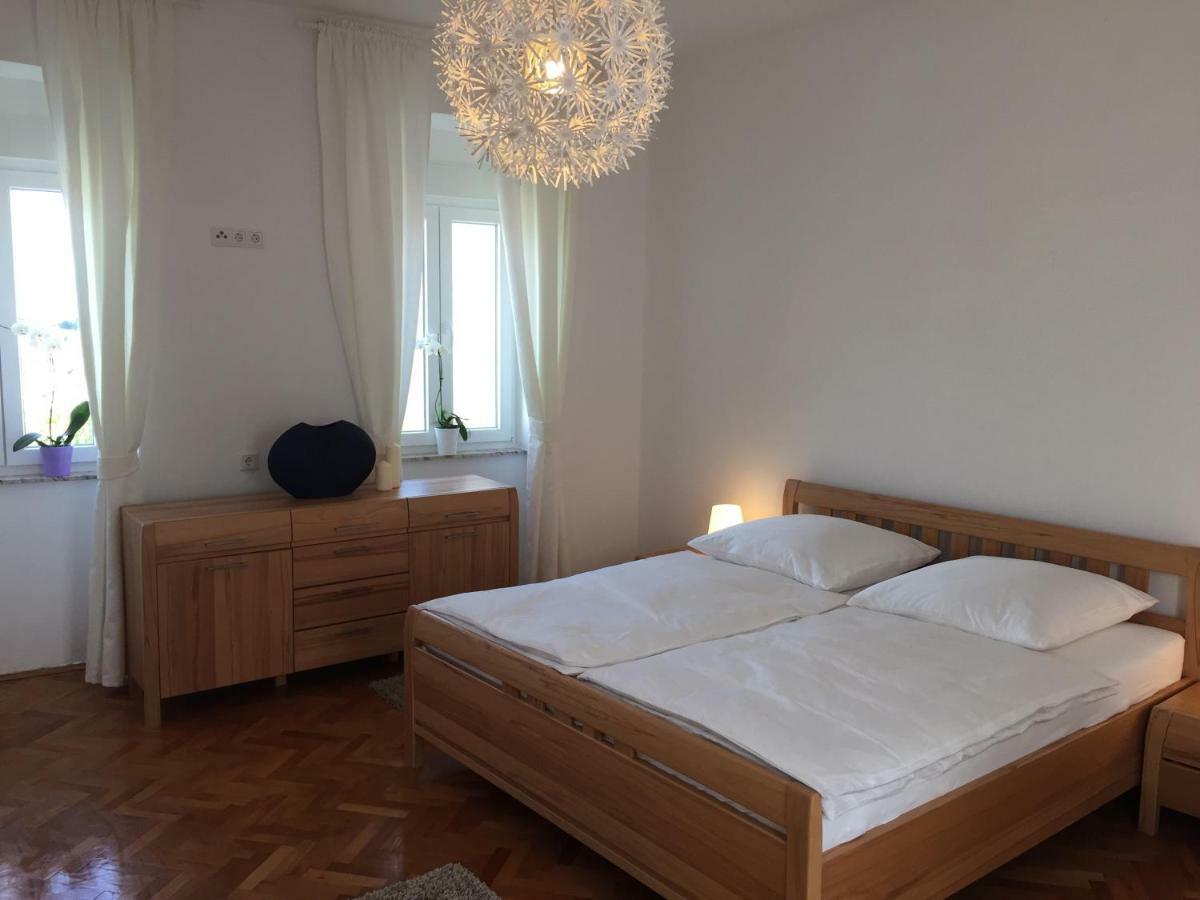 Central House Nona Villa Crikvenica Ngoại thất bức ảnh